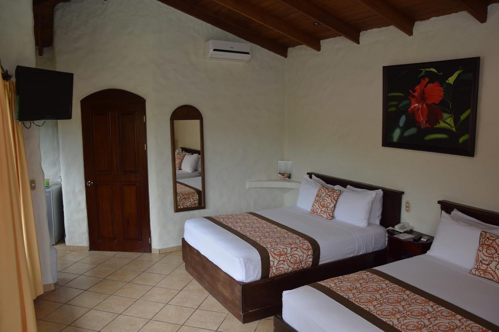 Arenal Volcano Inn La Fortuna Room photo